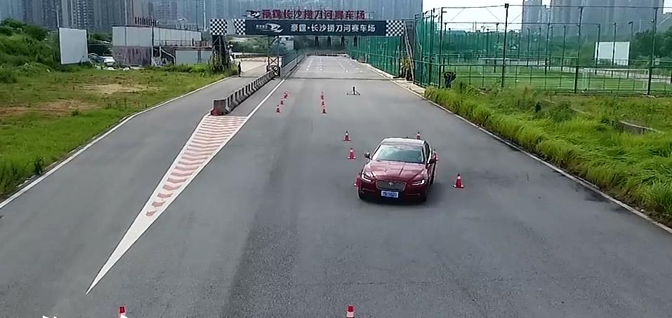 麋鹿测试2020款捷豹xel,捷豹xel奥迪a4l麋鹿测试