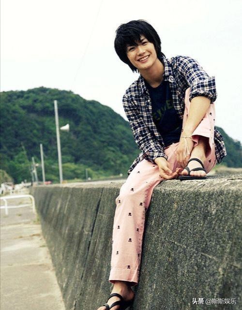 《恋空》男主家中自杀，从雪莉到乔任梁，世界的温暖曾让他们寒心