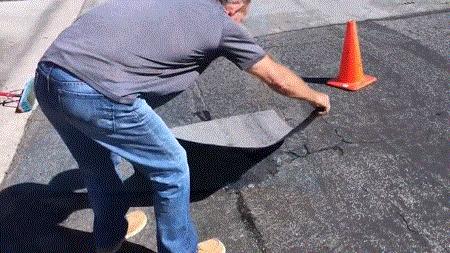 修马路不灌水泥，美国人直接用胶布，这是什么“智障”操作？