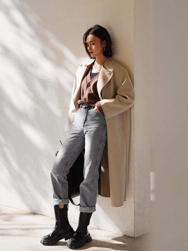 牛仔裤怎样穿搭,牛仔裤的穿搭技巧和方法