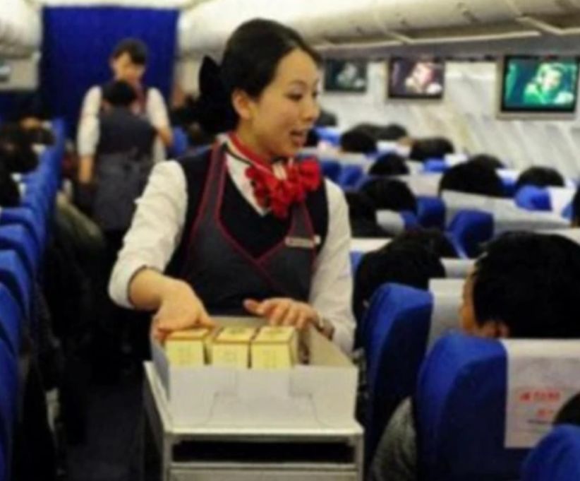 飞机上可以免费要东西吗,飞机上提供的哪些东西是免费的