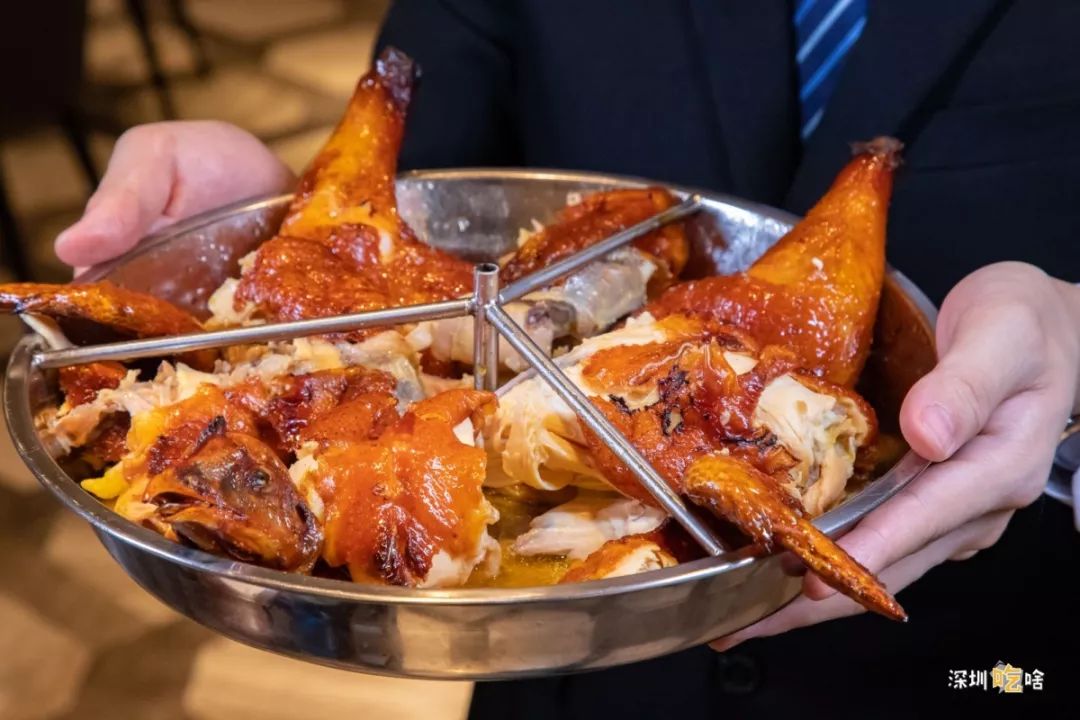 当着客人的面“玩火”？卓悦中心这家店喊你吃鸡