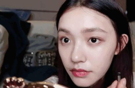 夏天底妆如何不卡粉脱妆,特别脱妆适合什么底妆