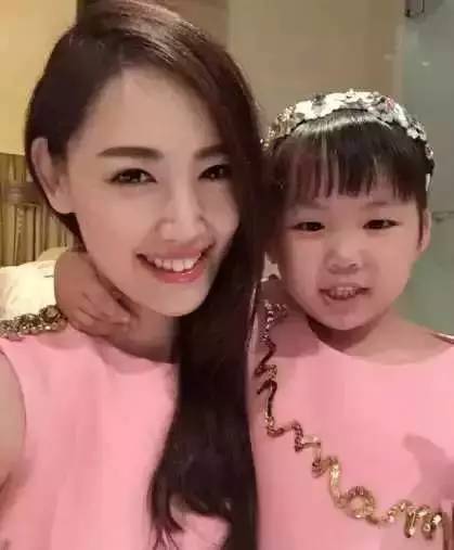 王宝强现在和马蓉哪个过得好,王宝强和马蓉带的孩子有啥不同