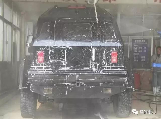 1500万的骑士十五世去洗车，洗车工直摇头：装甲车我们洗不了