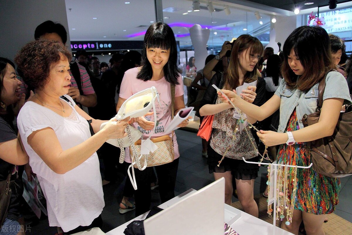 实体店卖内衣可以赚钱吗,开女装店和内衣店哪个利润高