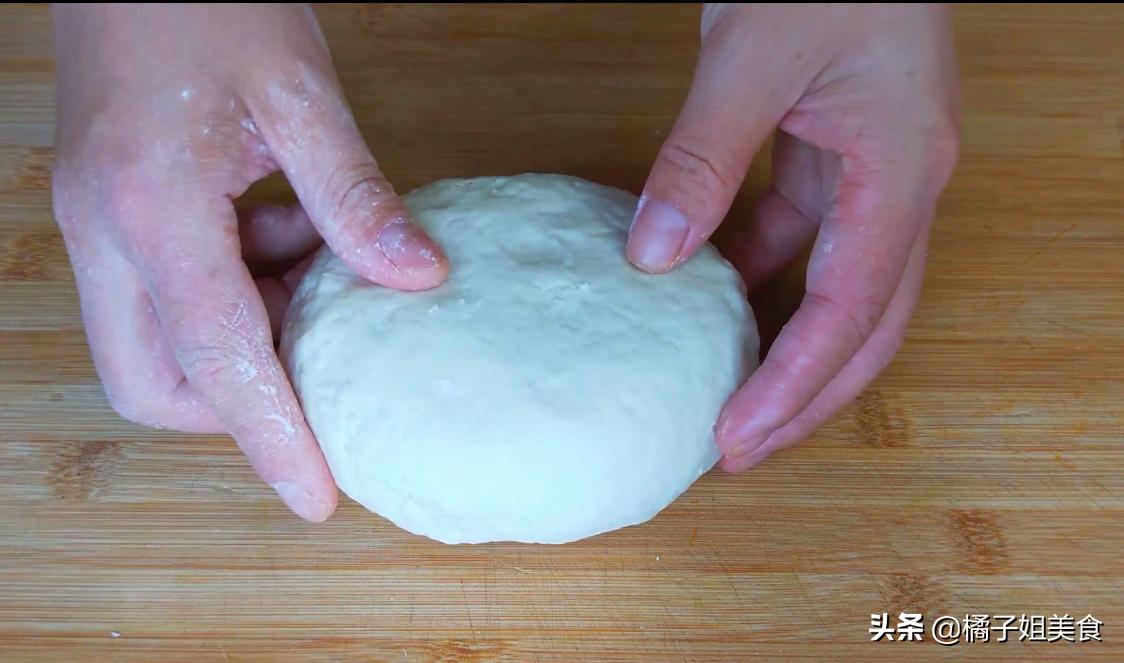 五仁月饼的教程家常,五仁月饼从和面到做的方法