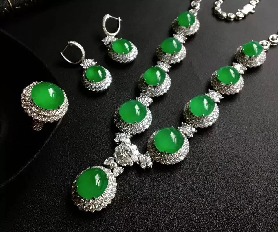 翡翠鉴定专家都知道的最新方法,翡翠原石场口鉴定技巧及鉴别方法