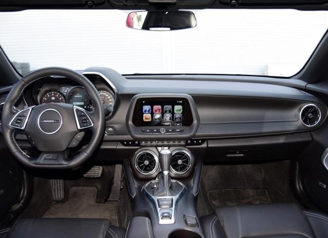 科迈罗2015款3.6lrs限量版和野马,野马2.3t对比科迈罗2.0t加速视频