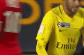 内马尔假动作突破,内马尔经典庆祝动作被模仿