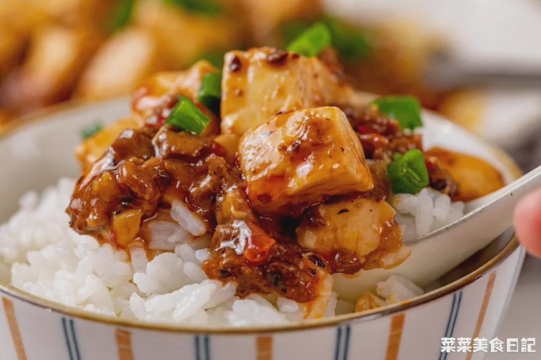 上班族午饭微波炉加热,微波炉解决一日三餐