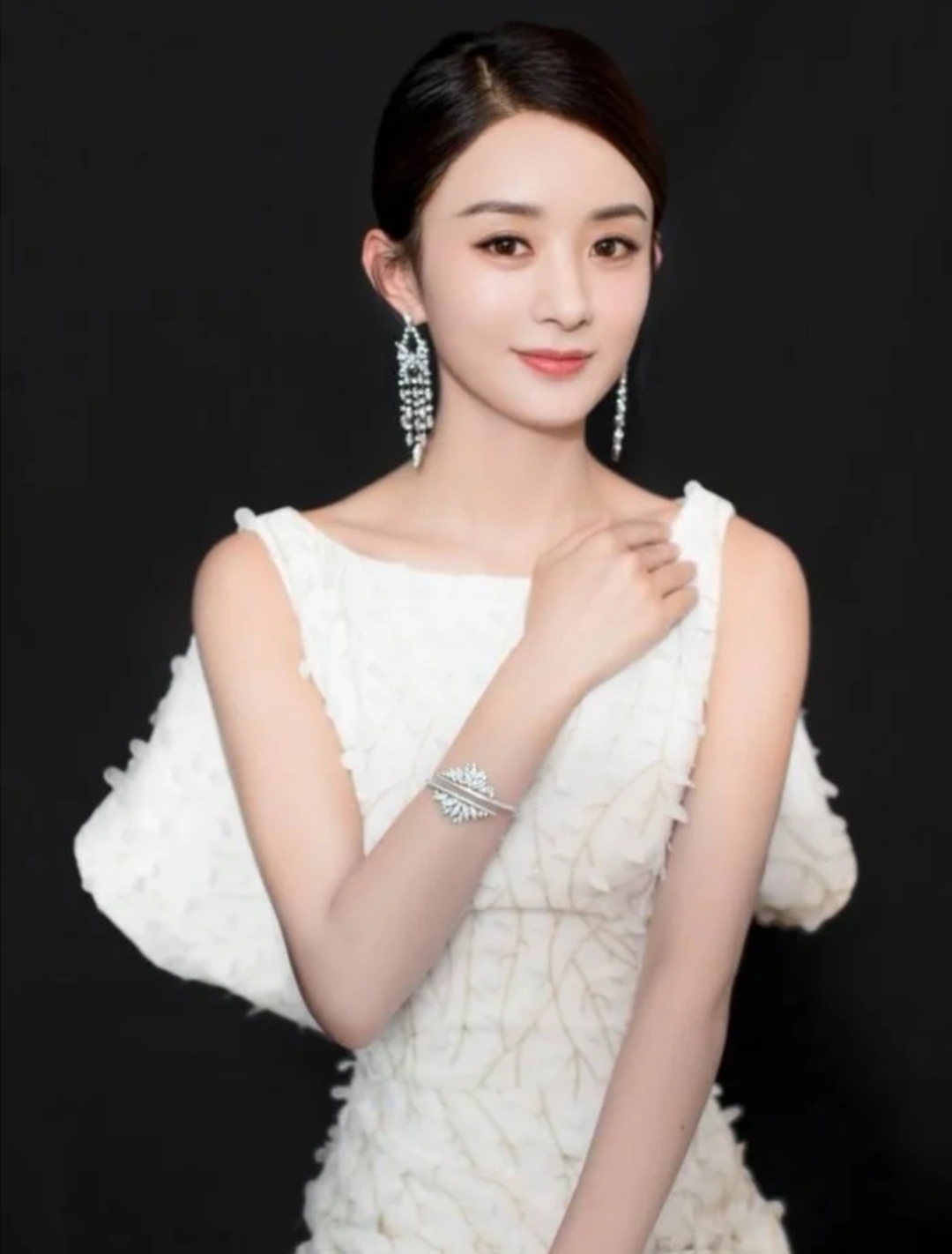 迪丽热巴的五官配上刘亦菲的脸型,刘亦菲迪丽热巴谁的眼睛好看