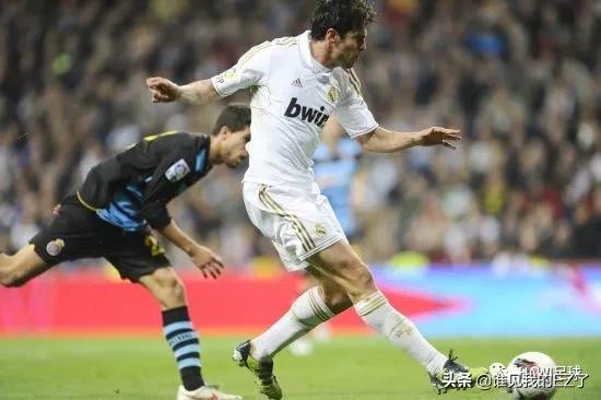 足球正脚背射门支撑脚站位,足球脚弓推射与脚内侧踢球的区别