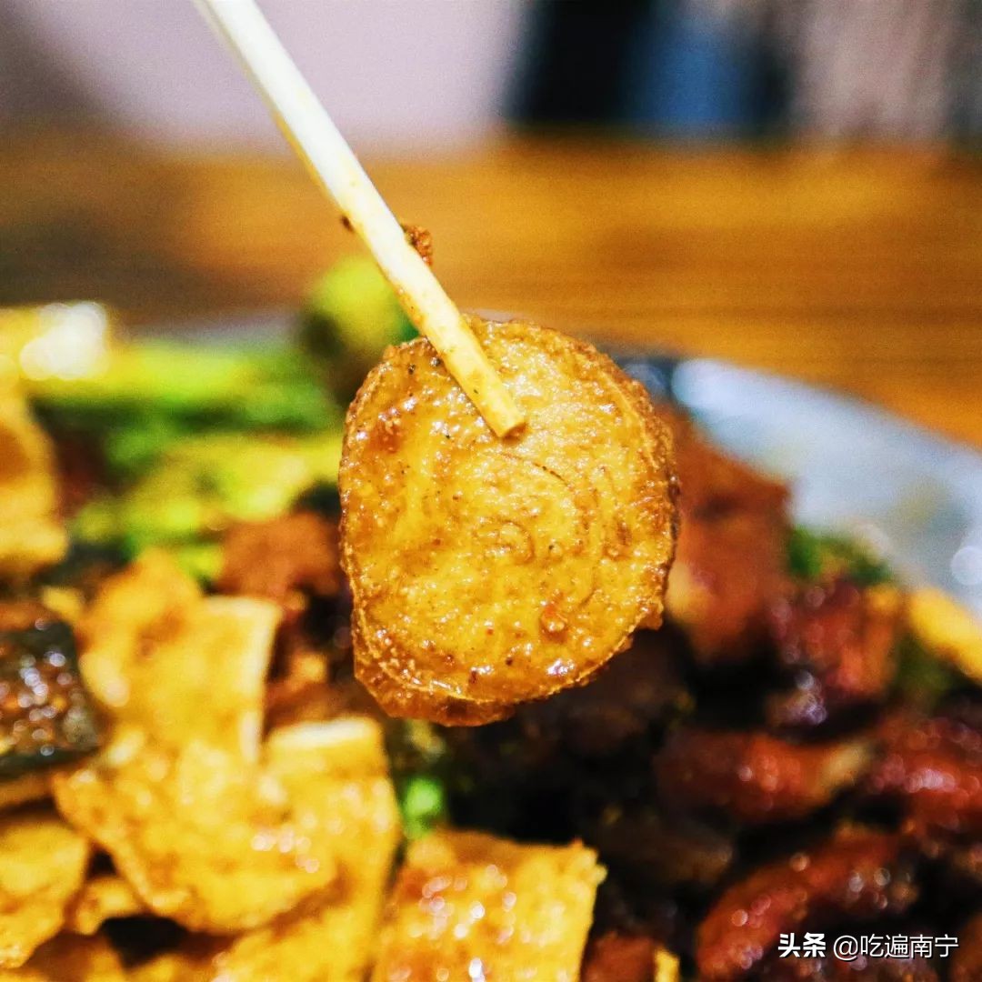 走错2次路，问了3个路人，终于找到偏僻小巷里的这家炸串店！