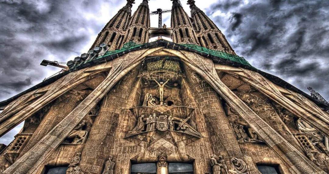 设计大师安东尼奥高迪,西班牙设计大师高迪