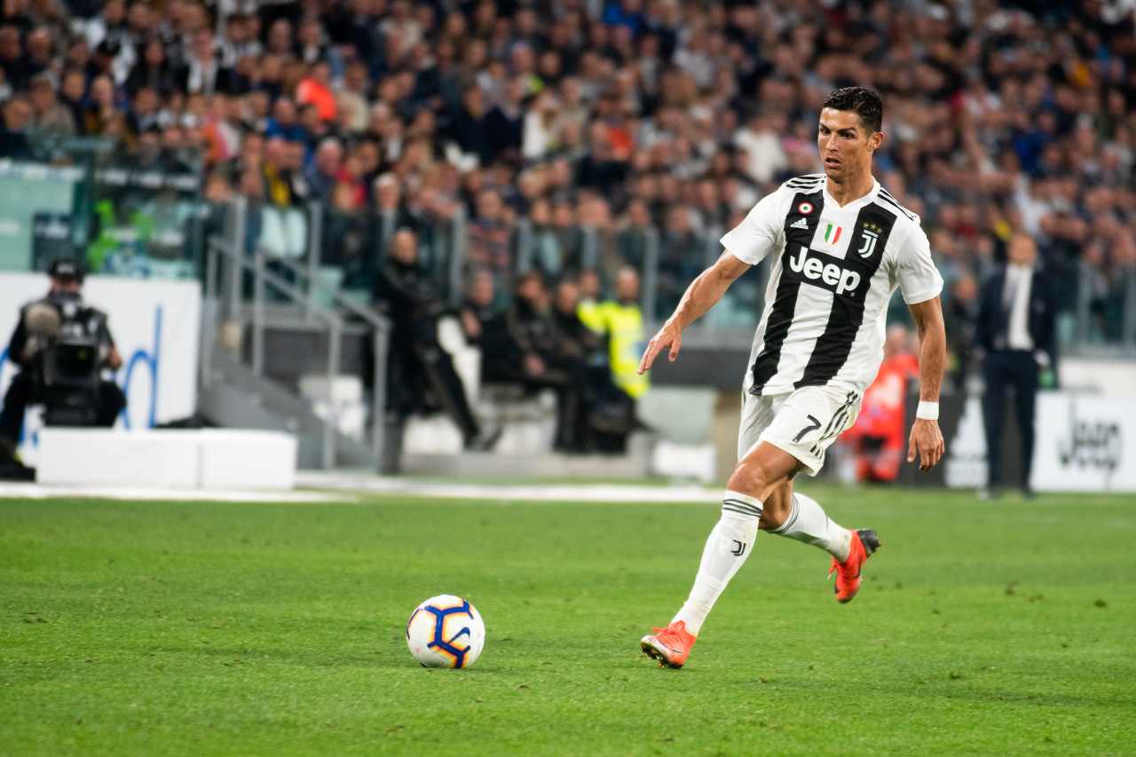 c罗什么时候成为欧冠射手王,c罗成为欧冠射手王的一球