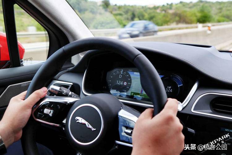 电动捷豹I-PACE即将交付，这可能是极客公园送出的最贵极客专享价