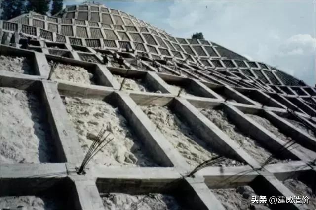 高速公路边坡支护技巧,土质高边坡支护方式建议