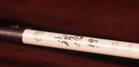 细硬峰的鱼竿怎么没有防抱死槽,名伦青龙鱼竿正品有防抱死吗