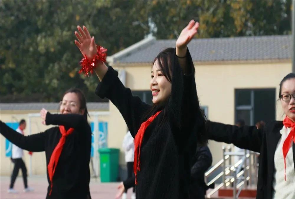 东方双语学校街舞啦啦操,东方双语本部啦啦操