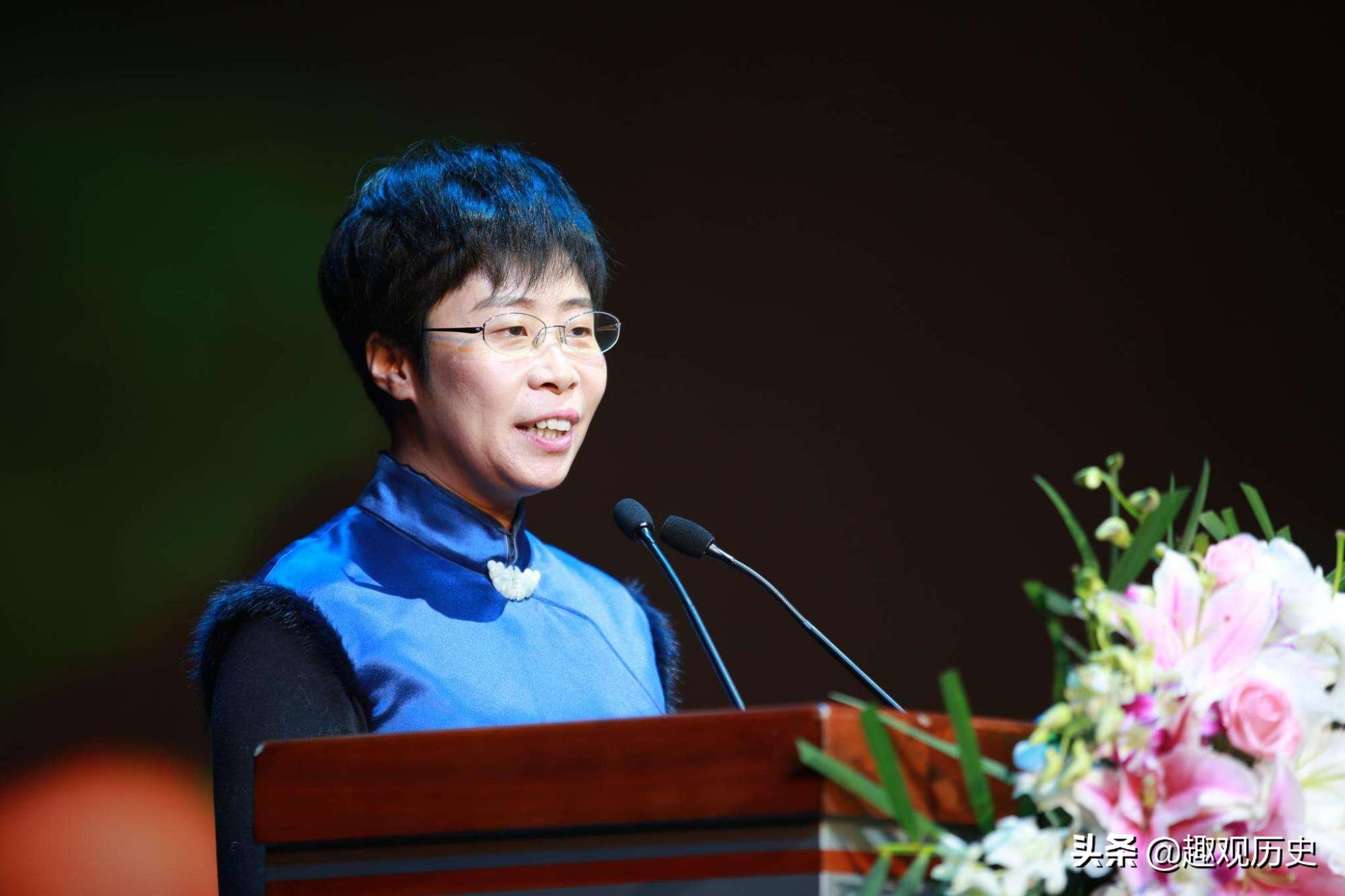 从国学大师到跌落神坛蒙曼,蒙曼古诗100首解读