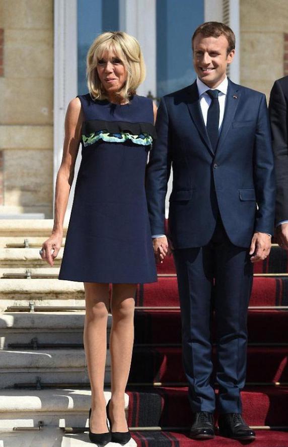 林志玲穿一袭黑色连体裤惊艳亮相,44岁林志玲穿连衣裙大秀身材