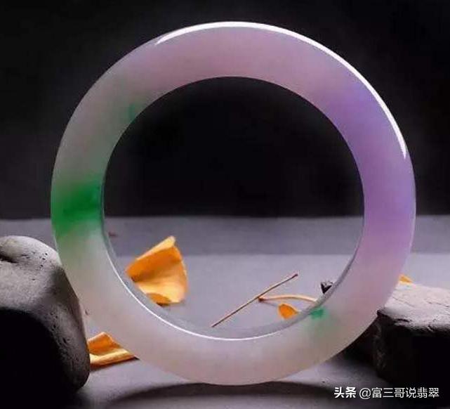 春带彩糯种手镯价格,购买手镯常识大全