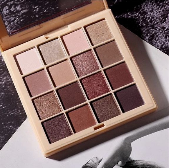 眼妆怎么画显大又干净眼影盘推荐,眼影的画法和技巧一周眼妆不重样