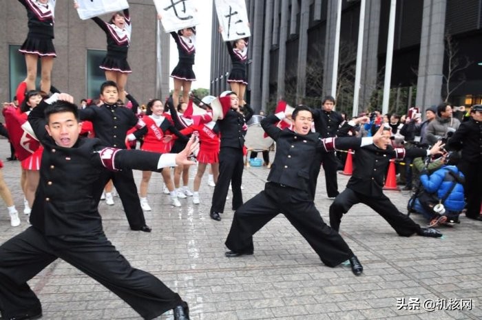 “爱”，“热血”与“永不言弃”：这就是《应援团》的故事