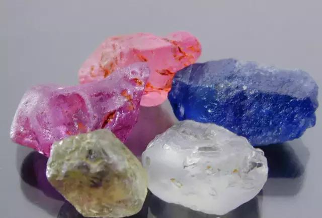 超实用的宝玉石图谱大全,稀有石原石图片大全