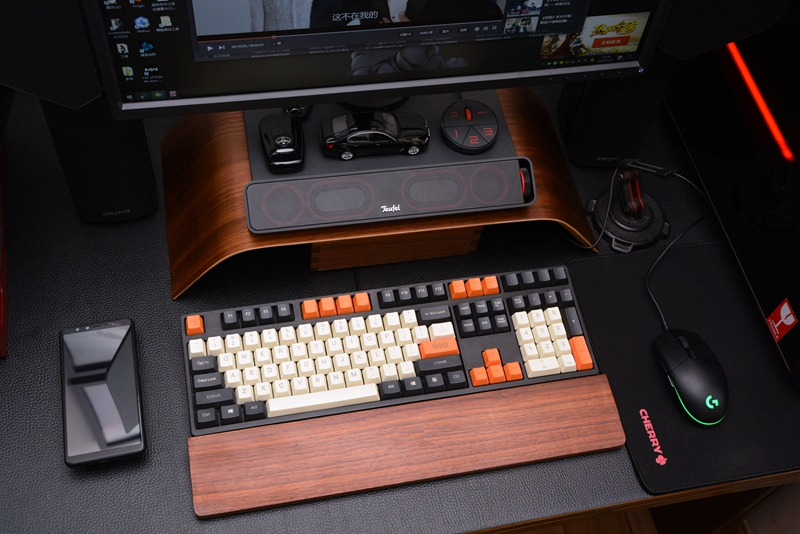 炫酷桌上蓝牙音箱,推荐一款超好用的多功能蓝牙音箱