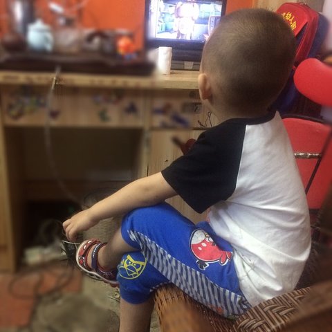 孩子抖腿的坏习惯如何纠正,儿童长短腿最佳矫正方法