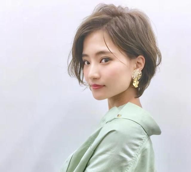 脖子短的女生适合什么发型图片,适合小圆脸短脖子的发型有哪些
