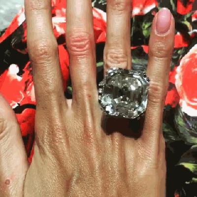 《扫黑风暴》大嫂钻戒超闪，如何挑选显大、显贵的钻戒？