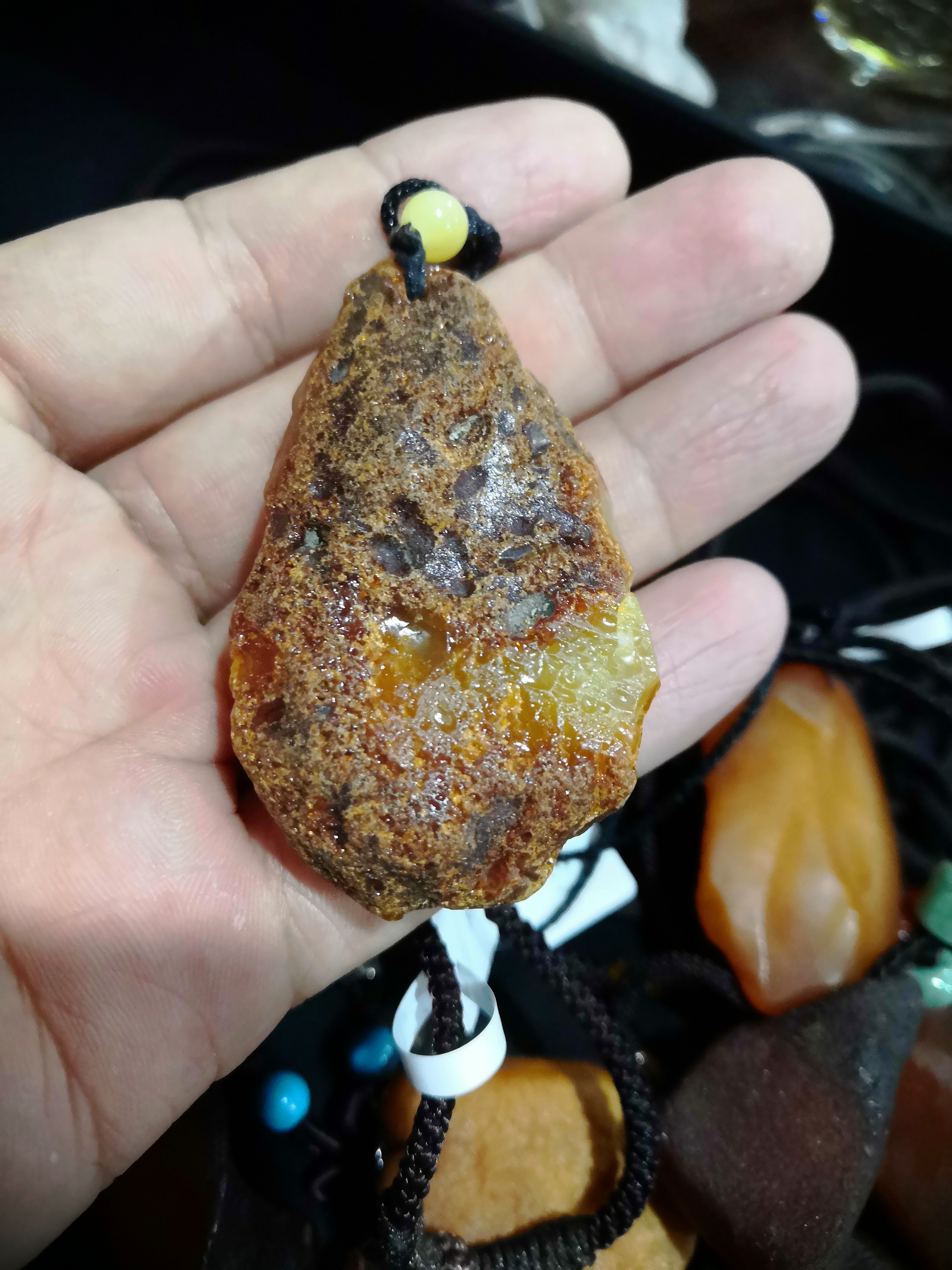 抚顺琥珀蜜蜡鉴别图片,琥珀蜜蜡鉴别方法大揭秘