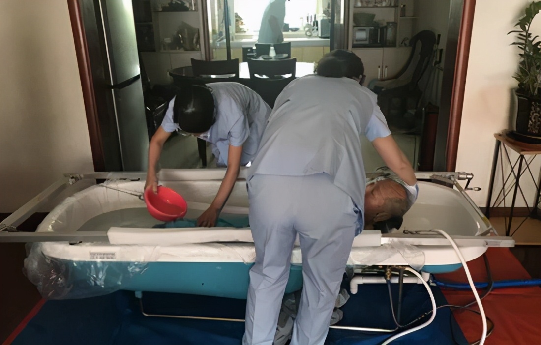 腿脚不便老人助浴神器,老人洗澡助浴器