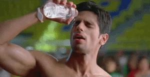 据说这个德国运动水瓶能当移动空调用？！亲测轻轻一喷清凉降温