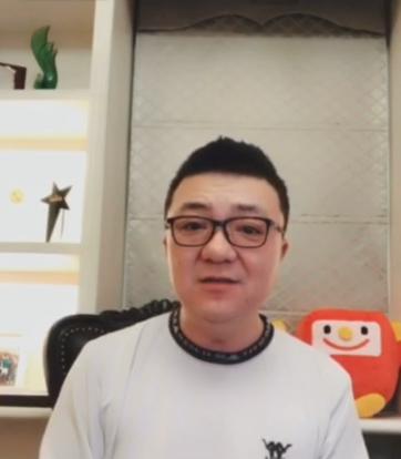 董路直播间怒斥：中国男足公关0分韦世豪态度当球迷是傻子