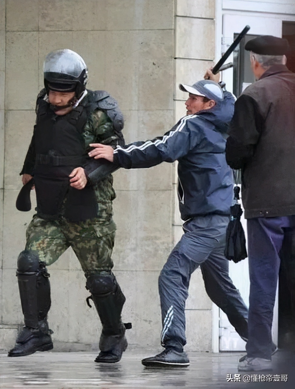 怎么判别阿迪外套衣服的真假,阿迪背包怎么鉴别真假