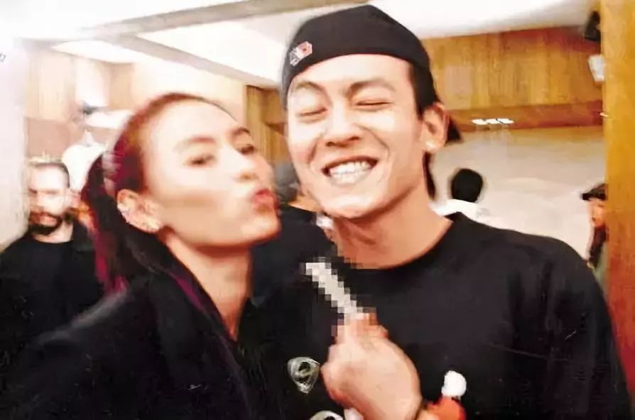 王菲和窦唯目前的关系,王菲最疯狂的一次恋爱