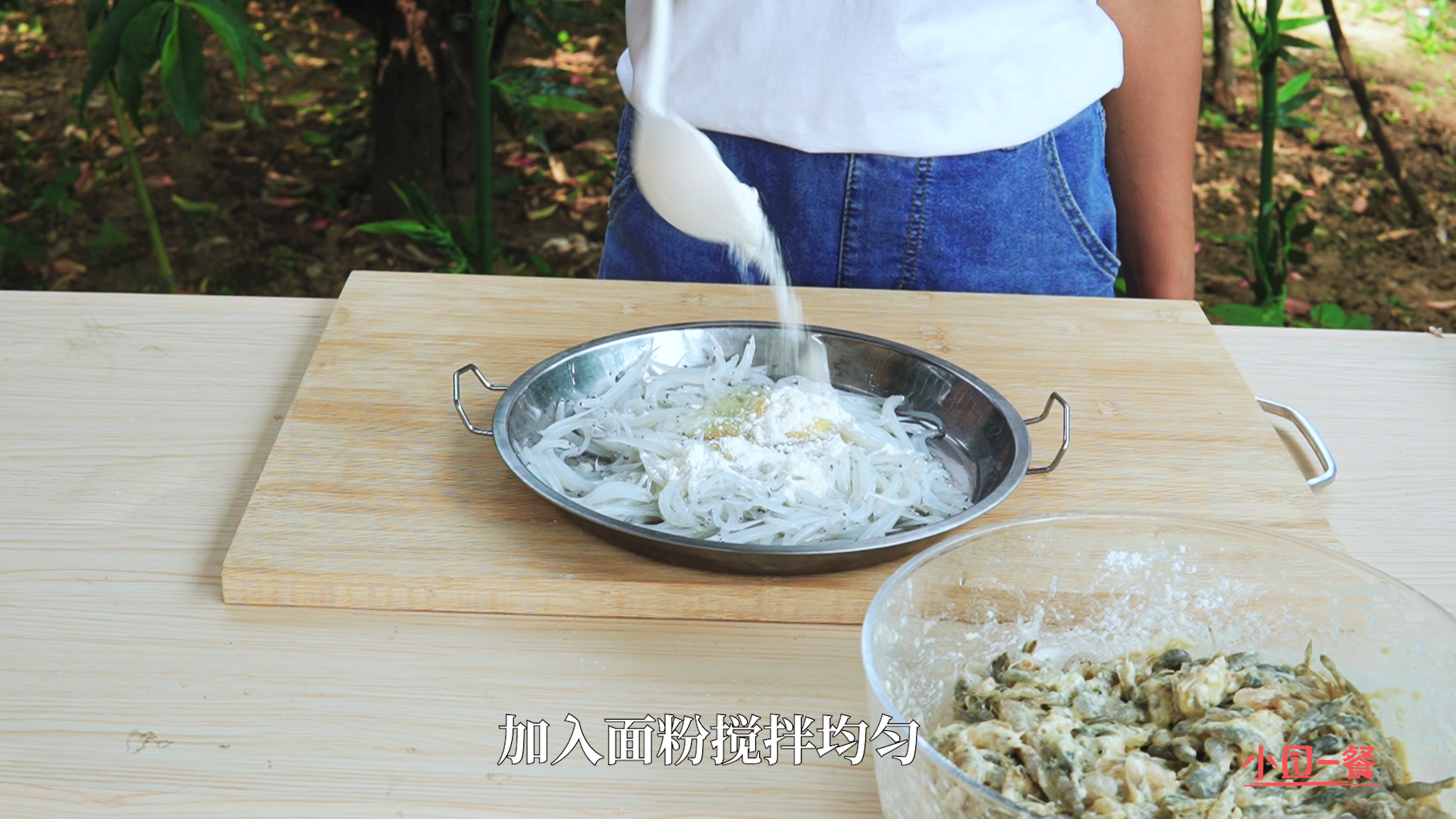 淅川县特点美食炸河虾银鱼,油炸小鱼虾怎么做好吃