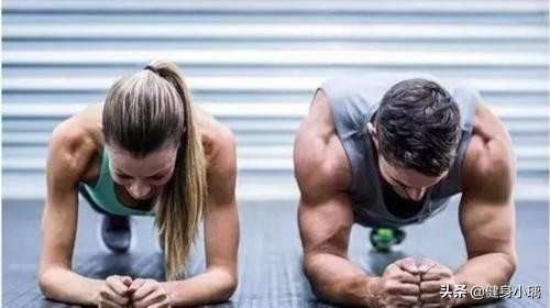平板支撑对强化核心肌群非常有益,平板支撑可以训练哪些肌群