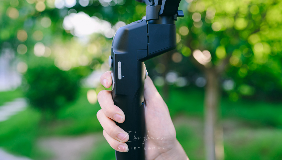 “跨界级”专业防抖，手机和微单都可用，普通人的视频“法宝”