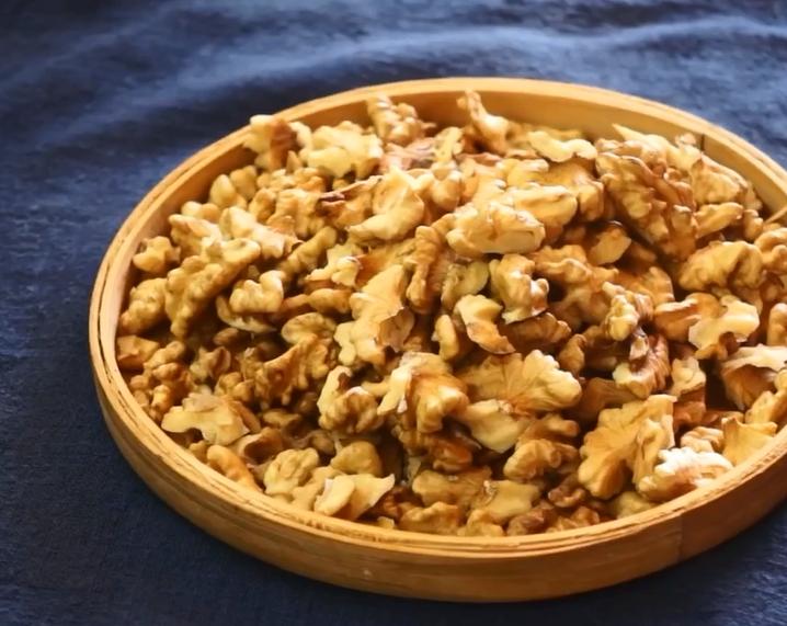 自制红枣核桃糕比阿胶糕还好吃,红枣山药核桃八珍糕