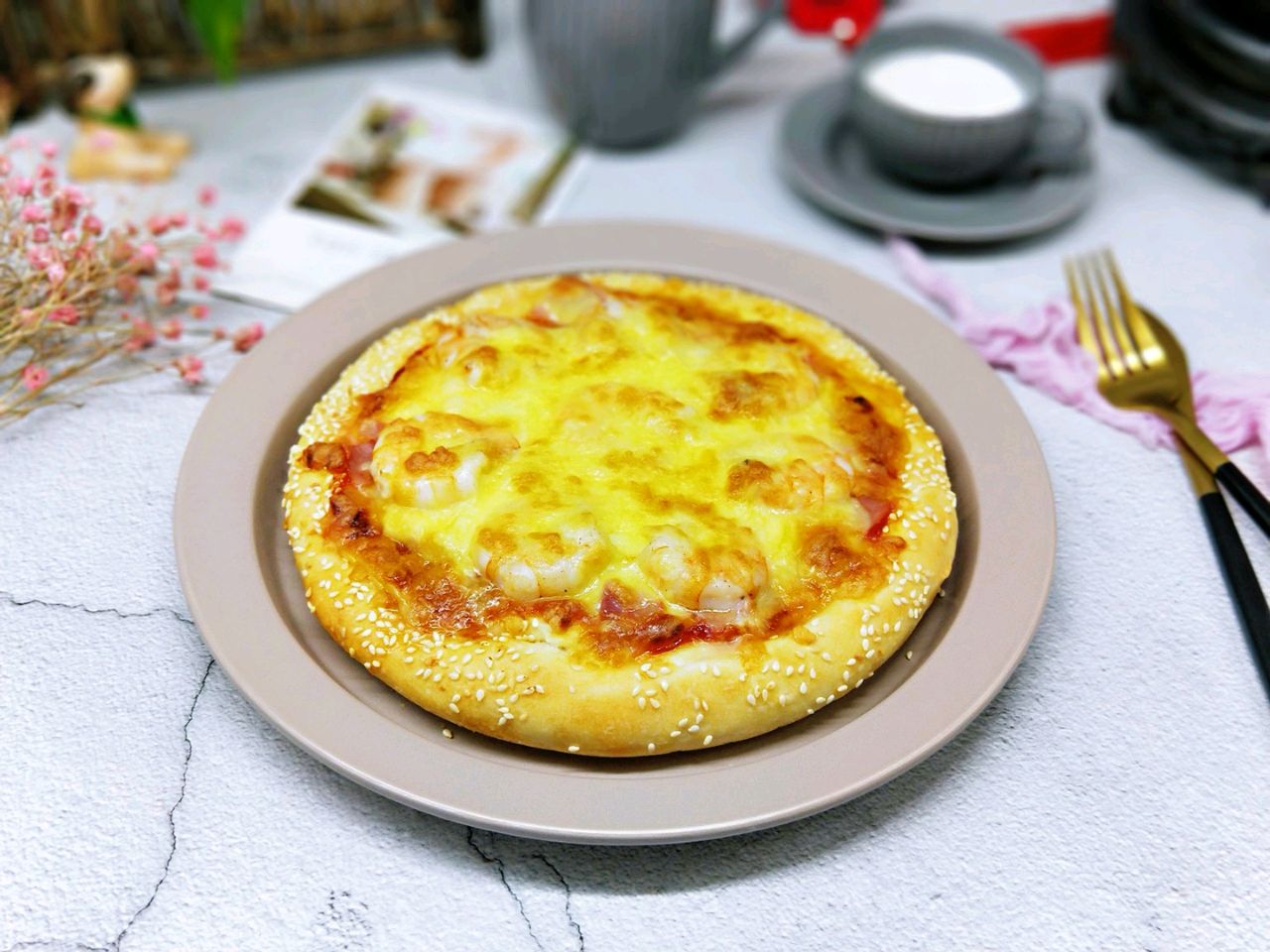 自己在家怎么做披萨简单又好吃,在家也能做披萨制作简单可口美味