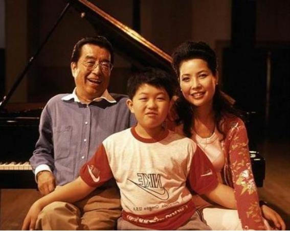 离婚、不育、儿子入狱……娱乐圈“师生恋”都没有好结局？