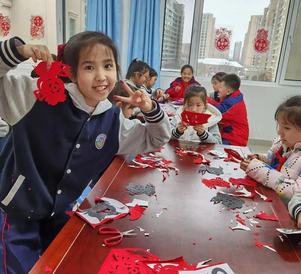 小学有特点的社团活动课,胶州市第六实验小学运动会