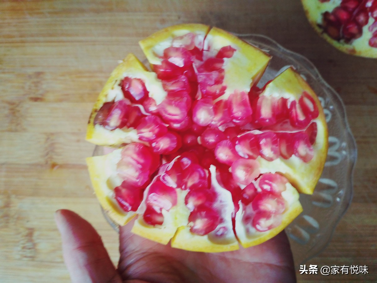 推荐四种方法轻松剥石榴,怎么快速的剥石榴小窍门