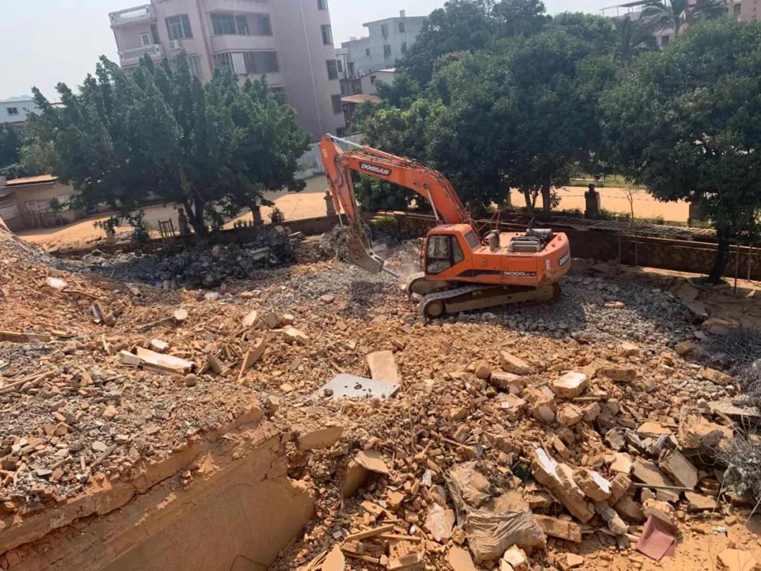 南安这所中学拆除5层高危房，欲建师生合一宿舍楼！初一初二以后也能晚自修了