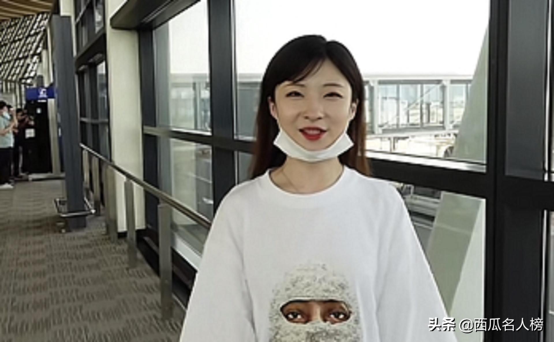 97年女收纳师叠衣服月入50w,月入过万的整顿师叠衣服